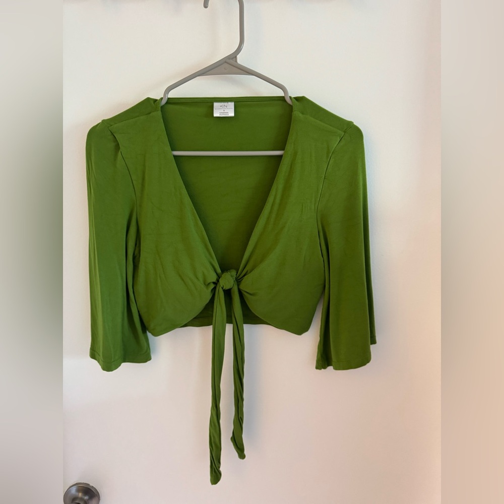 Tie knot front top